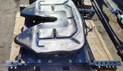 International LT625 Fifth Wheel