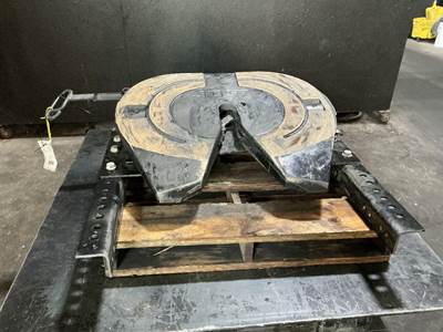 International RH613 Fifth Wheel