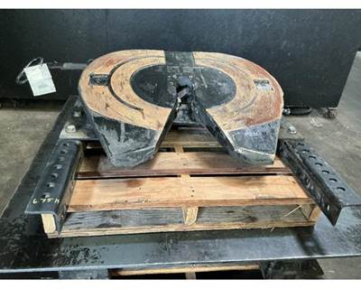 International RH613 Fifth Wheel