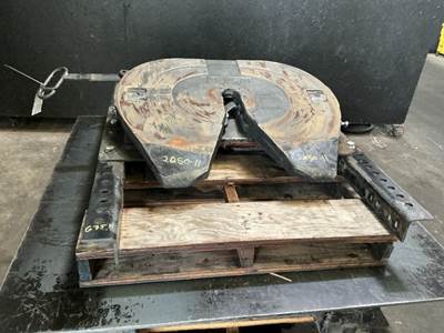 International Fifth Wheel for a Jost JSK37USL