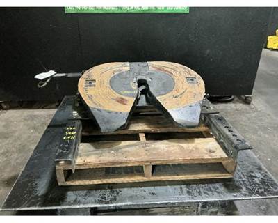 Jost JSK37USL Fifth Wheel for a International RH613