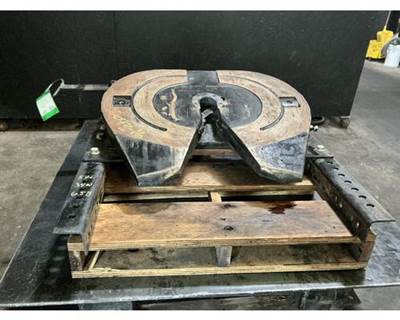 Jost JSK37USL Fifth Wheel for a International RH613