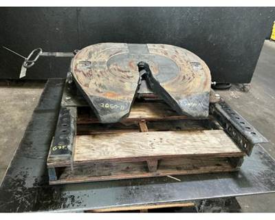 Jost JSK37USL Fifth Wheel for a International RH613