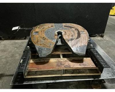 Jost JSK37USL Fifth Wheel for a International RH613