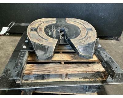 Jost JSK37USL Fifth Wheel for a International RH613