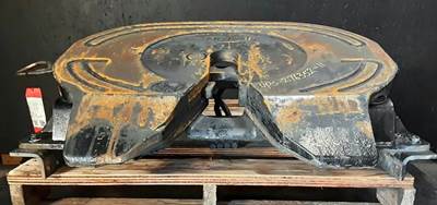 Mack CXU613T Fifth Wheel