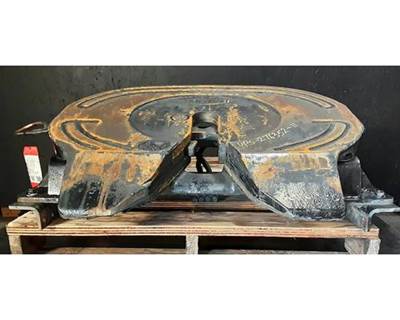 Mack CXU613T Fifth Wheel