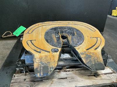 Mack CXU633T Fifth Wheel