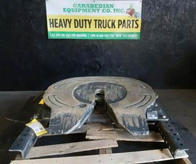 Mack Pinnacle CXU612 Fifth Wheel for a Mack CXU612
