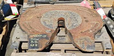 Mack Pinnacle CXU612 Fifth Wheel for a Mack CXU612