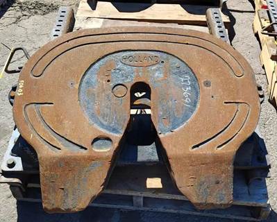 Mack Pinnacle CXU613 Fifth Wheel for a Mack CXU613