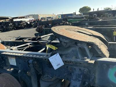 Mack Pinnacle CXU613 Fifth Wheel for a Mack CXU613