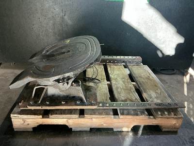 Mack Pinnacle CXU613 Fifth Wheel for a Mack CXU613