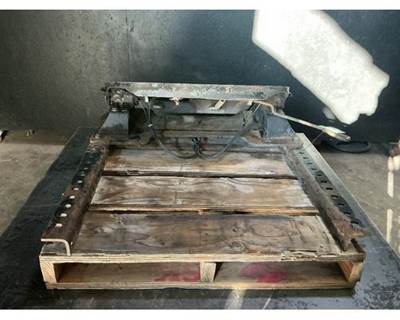 Mack Pinnacle CXU613 Fifth Wheel for a Mack CXU613