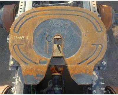 Mack Pinnacle CXU613 Fifth Wheel for a Mack CXU613