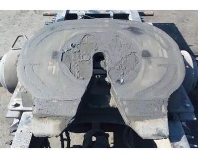 Mack Pinnacle CXU613 Fifth Wheel for a Mack CXU613