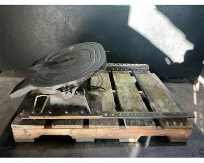 Mack Pinnacle CXU613 Fifth Wheel for a Mack CXU613