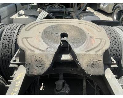 Mack Pinnacle CXU613 Fifth Wheel for a Mack CXU613