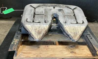 Peterbilt 587 Fifth Wheel