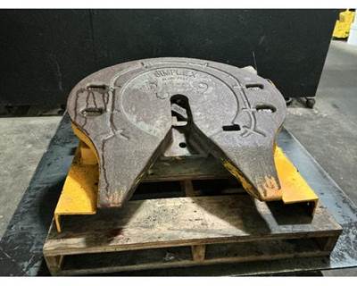 Ford Fifth Wheel for a Ford L8513