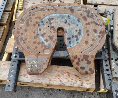 Holland FW8 Stationary Fifth Wheel, 33.5" Frame Width, 43.5" Rail Length, 8.75"