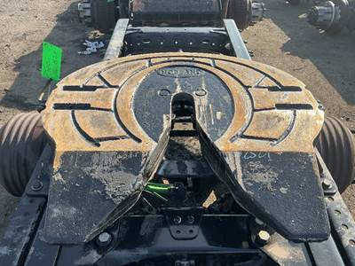 Holland Stationary Fifth Wheel, 34" Frame Width, 46" Rail Length, 8.5" Deck