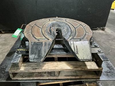 Holland FW35 Stationary Fifth Wheel, 34" Frame Width, 39.5" Rail, 7" Deck Height