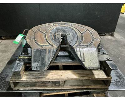 Holland FW35 Stationary Fifth Wheel, 34" Frame Width, 39.5" Rail, 7" Deck Height