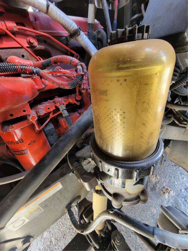 Cummins ISX15 Fuel / Water Separator for a 2012 Peterbilt 386 For Sale