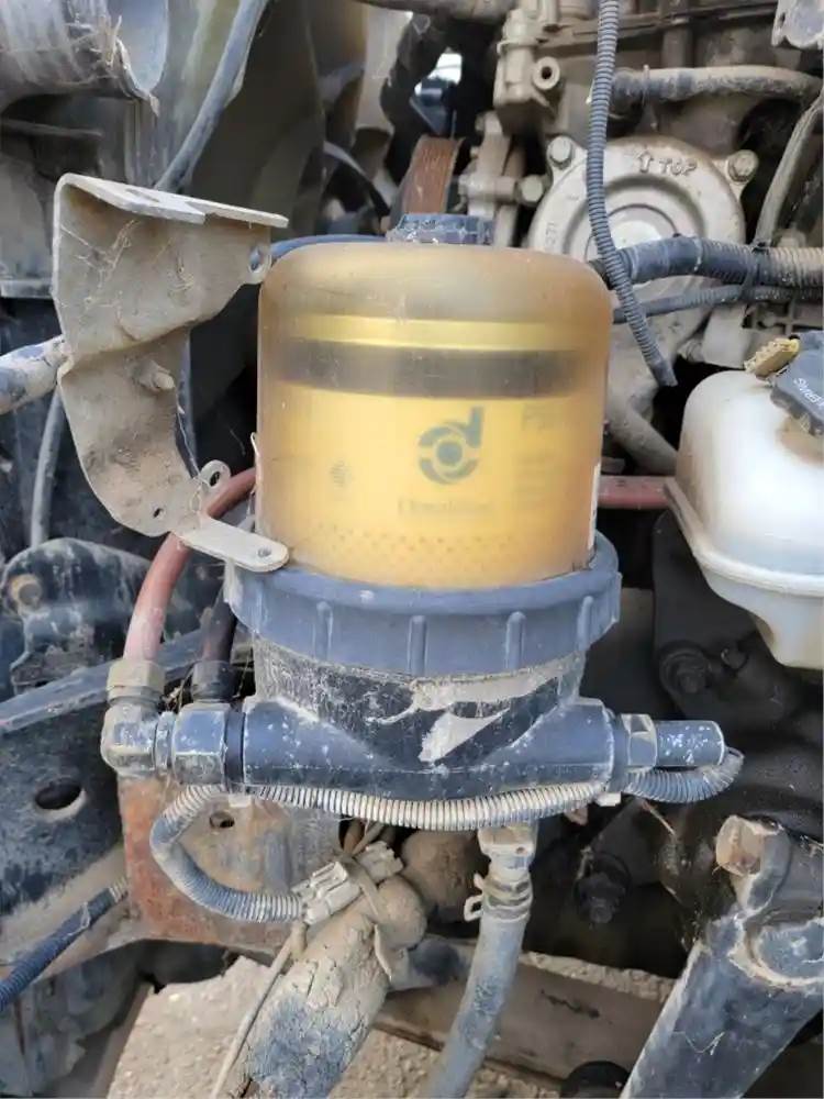 Detroit DD13 Fuel / Water Separator for a 2010 Freightliner Cascadia