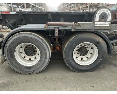 Hendrickson 320 Cutoff for a Peterbilt 320
