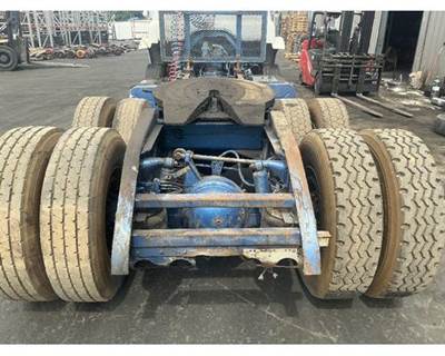 Peterbilt AIR LEAF Tandem Axle Cutoff for a International 1853