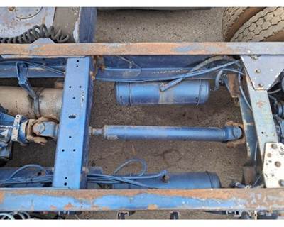 International CO-1850B Front Driveshaft for a International 1853