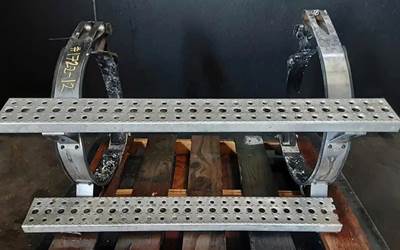 Freightliner Coronado 122 SD Fuel Tank Strap / Bracket for a Freightliner 122SD