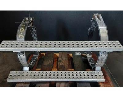 Freightliner Coronado 122 SD Fuel Tank Strap / Bracket for a Freightliner 122SD