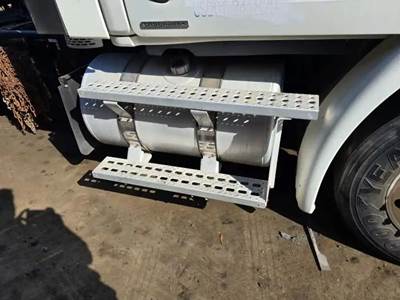 Freightliner Cascadia 113 Right Fuel Tank