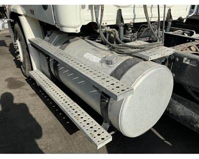 Freightliner Cascadia 113 Fuel Tank for a Freightliner CASCADIA