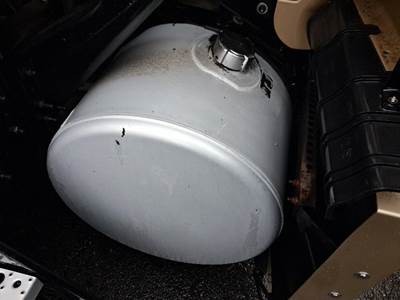 Freightliner Cascadia 125 Right Fuel Tank for a Freightliner CASCADIA