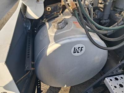 Freightliner Cascadia 125 Left Fuel Tank for a Freightliner CASCADIA