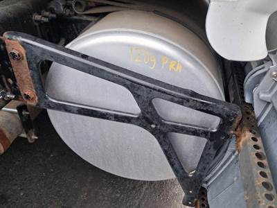 Freightliner Cascadia 125 Right Fuel Tank for a Freightliner CASCADIA