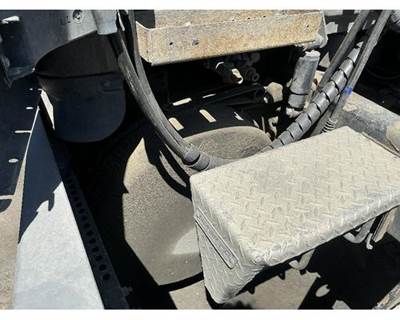 Freightliner Cascadia 126 Fuel Tank