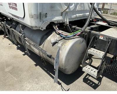 Freightliner Cascadia 126 Fuel Tank for a Freightliner CASCADIA