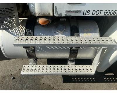 Freightliner Columbia 112 Fuel Tank for a Freightliner COLUMBIA