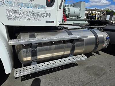 Freightliner M2 112 Left Fuel Tank for a Freightliner M2 112 Medium Duty