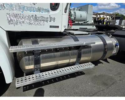 Freightliner M2 112 Left Fuel Tank for a Freightliner M2 112 Medium Duty