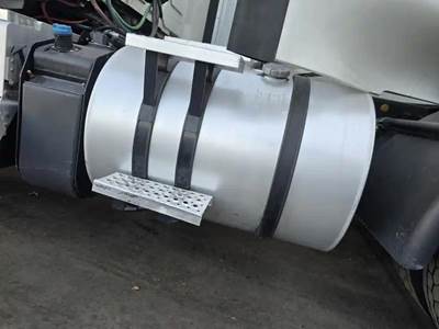 International RH613 Left Fuel Tank