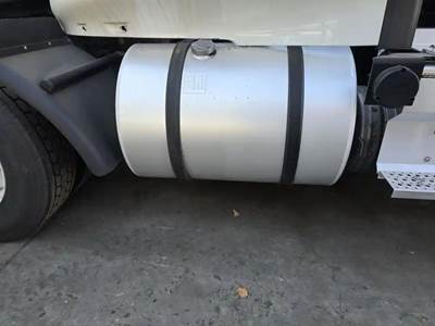 International RH613 Right Fuel Tank