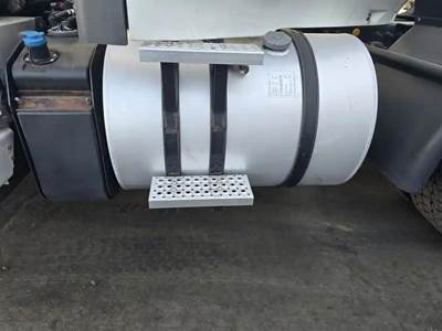 International RH613 Left Fuel Tank