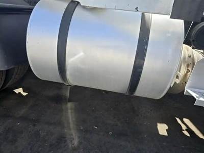 International RH613 Right Fuel Tank