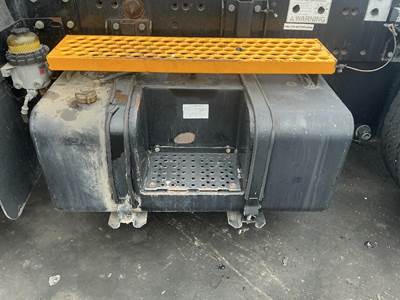 Kalmar Ottawa Left Fuel Tank for a Kalmar Ottawa 4x2
